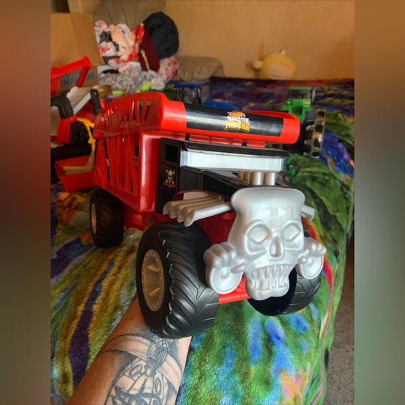 Alot Of Toys!! - Picture 1 of 16